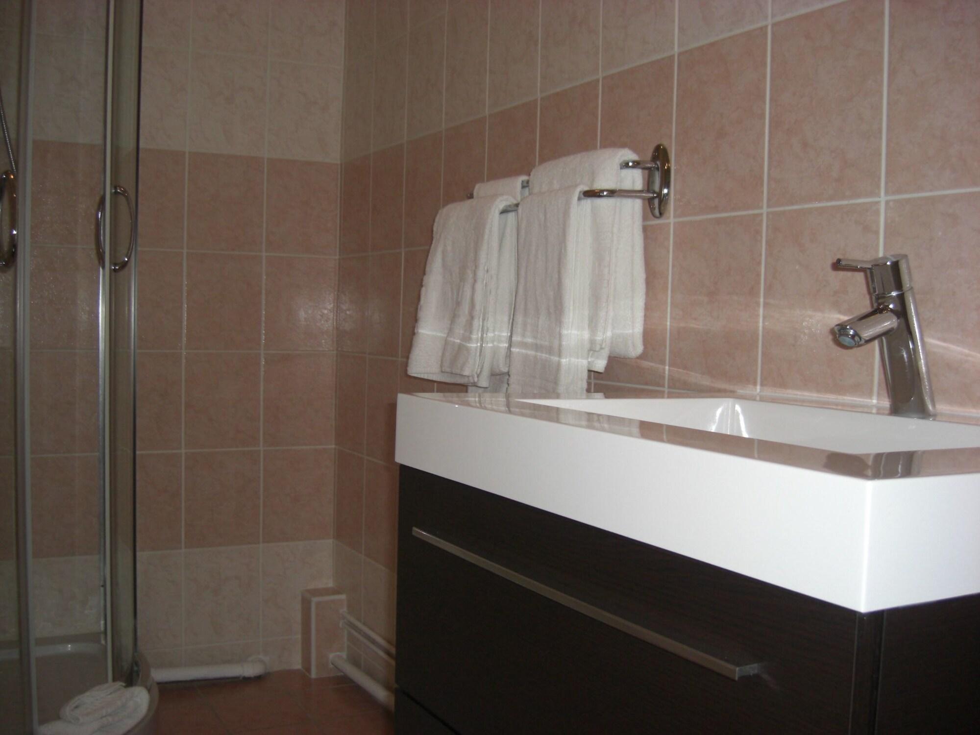 Brit Hotel Magdalena Варен-Возель Экстерьер фото